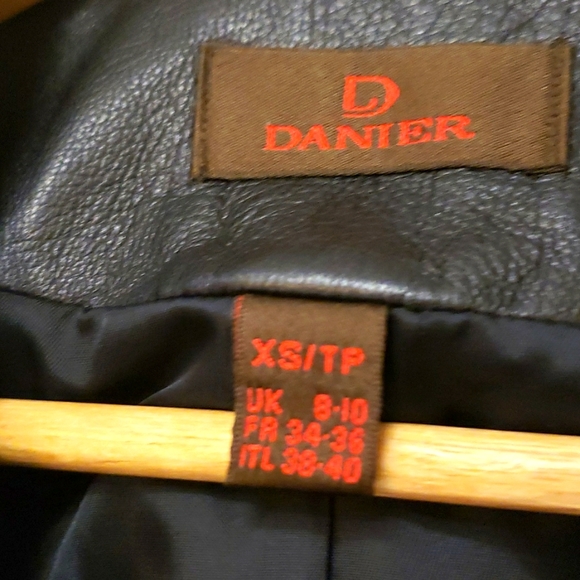 Black leather coat by Danier - Picture 5 of 9